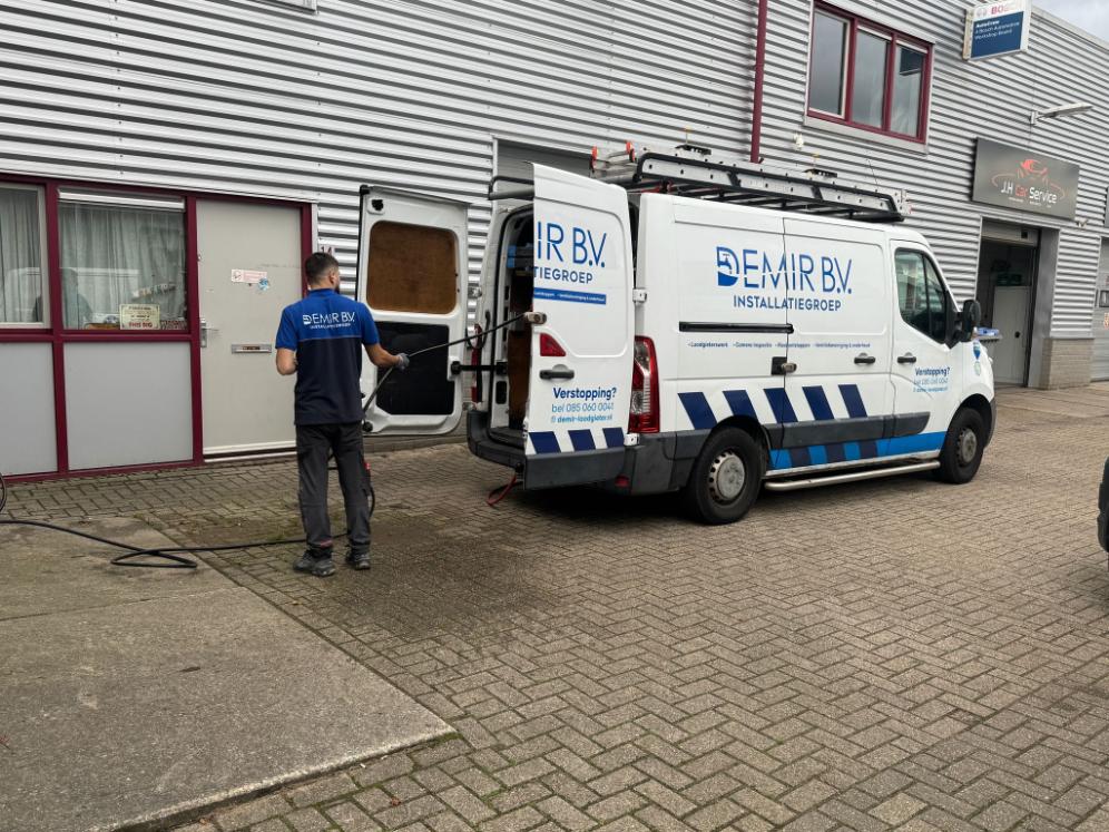 Bedrijfsbus WhatsApp Image 2025 10 21 at 17.03.44 1